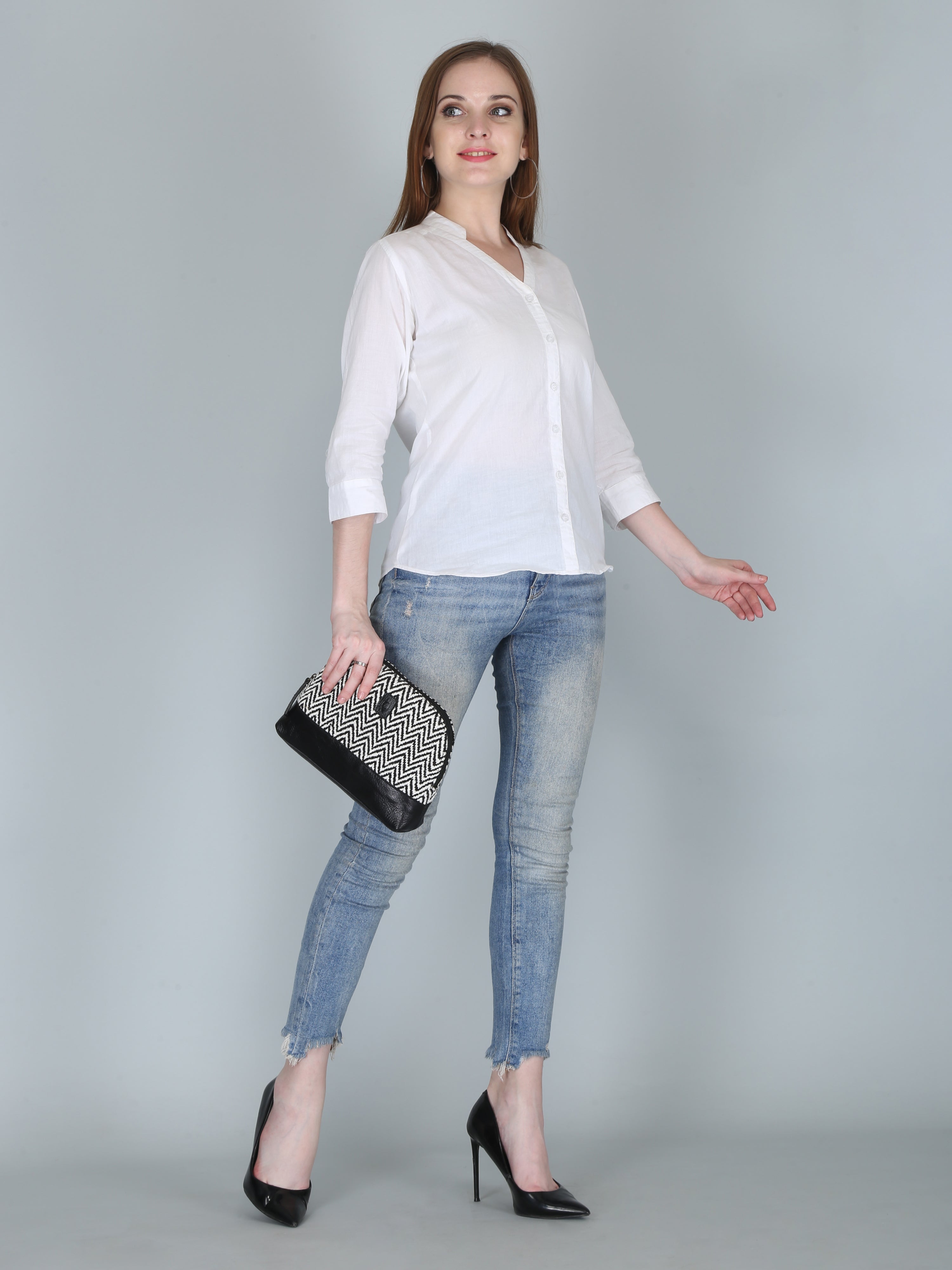 Woven Patterned Clutch | Black and White
